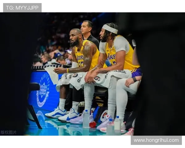 湖人逆转开拓者全场精彩激战 詹姆斯与戴维斯携手带队取胜